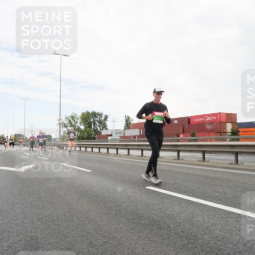 03.10.2025 - Köhlbrandbrückenlauf Matties Gatica Varas http://msf.ph/oto/9173633 03.10.2025 15:28:34 Position 3  meine-sportfotos.de