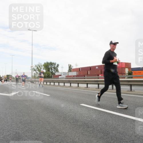 03.10.2025 - Köhlbrandbrückenlauf Matties Gatica Varas http://msf.ph/oto/9173634 03.10.2025 15:28:35 Position 3  meine-sportfotos.de