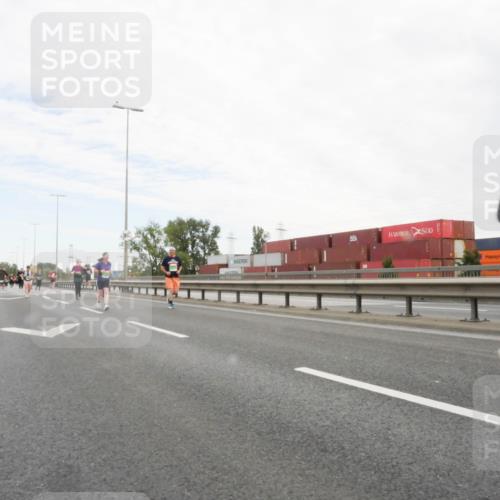 03.10.2025 - Köhlbrandbrückenlauf Matties Gatica Varas http://msf.ph/oto/9173635 03.10.2025 15:28:35 Position 3  meine-sportfotos.de