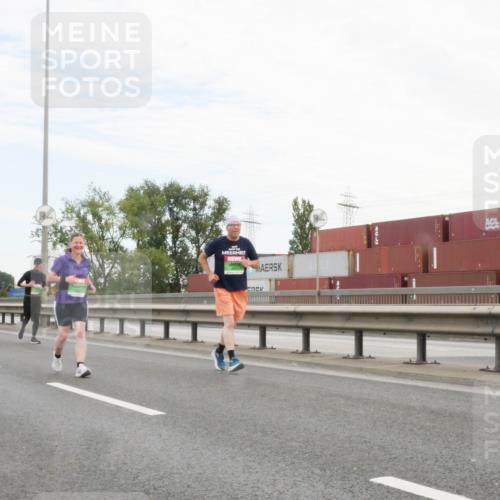 03.10.2025 - Köhlbrandbrückenlauf Matties Gatica Varas http://msf.ph/oto/9173636 03.10.2025 15:28:37 Position 3  meine-sportfotos.de