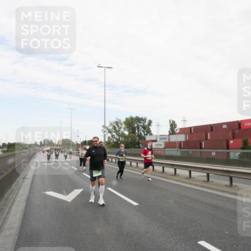 03.10.2025 - Köhlbrandbrückenlauf Matties Gatica Varas http://msf.ph/oto/9173651 03.10.2025 15:28:49 Position 3  meine-sportfotos.de
