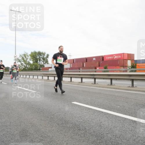 03.10.2025 - Köhlbrandbrückenlauf Matties Gatica Varas http://msf.ph/oto/9173660 03.10.2025 15:28:56 Position 3  meine-sportfotos.de