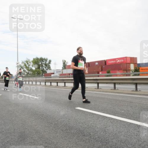 03.10.2025 - Köhlbrandbrückenlauf Matties Gatica Varas http://msf.ph/oto/9173661 03.10.2025 15:28:57 Position 3  meine-sportfotos.de