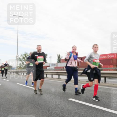 03.10.2025 - Köhlbrandbrückenlauf Matties Gatica Varas http://msf.ph/oto/9173673 03.10.2025 15:29:03 Position 3 374 meine-sportfotos.de