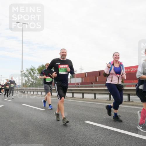 03.10.2025 - Köhlbrandbrückenlauf Matties Gatica Varas http://msf.ph/oto/9173674 03.10.2025 15:29:03 Position 3 8374 meine-sportfotos.de