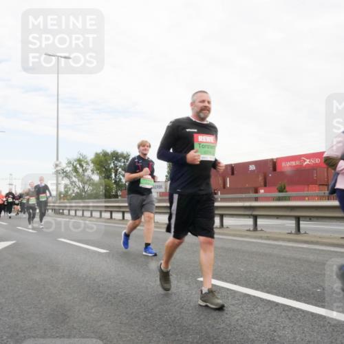 03.10.2025 - Köhlbrandbrückenlauf Matties Gatica Varas http://msf.ph/oto/9173675 03.10.2025 15:29:04 Position 3 8374 meine-sportfotos.de