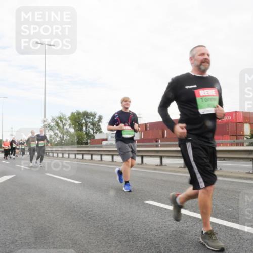 03.10.2025 - Köhlbrandbrückenlauf Matties Gatica Varas http://msf.ph/oto/9173676 03.10.2025 15:29:04 Position 3  meine-sportfotos.de