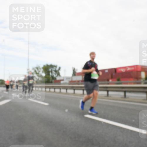 03.10.2025 - Köhlbrandbrückenlauf Matties Gatica Varas http://msf.ph/oto/9173677 03.10.2025 15:29:05 Position 3  meine-sportfotos.de
