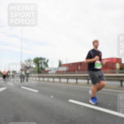 03.10.2025 - Köhlbrandbrückenlauf Matties Gatica Varas http://msf.ph/oto/9173678 03.10.2025 15:29:05 Position 3  meine-sportfotos.de