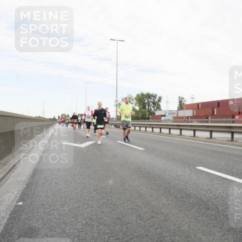 03.10.2025 - Köhlbrandbrückenlauf Matties Gatica Varas http://msf.ph/oto/9173720 03.10.2025 15:29:27 Position 3  meine-sportfotos.de