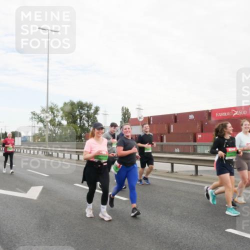 03.10.2025 - Köhlbrandbrückenlauf Matties Gatica Varas http://msf.ph/oto/9173763 03.10.2025 15:30:02 Position 3  meine-sportfotos.de