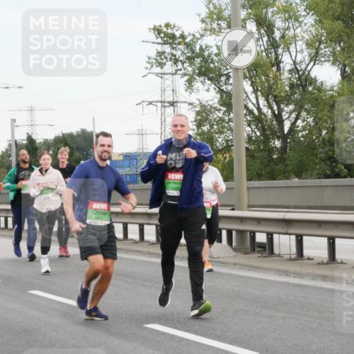 03.10.2025 - Köhlbrandbrückenlauf Matties Gatica Varas http://msf.ph/oto/9173777 03.10.2025 15:30:22 Position 3 8672, 8682 meine-sportfotos.de