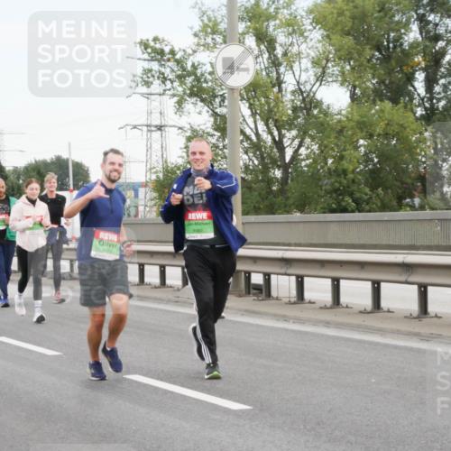 03.10.2025 - Köhlbrandbrückenlauf Matties Gatica Varas http://msf.ph/oto/9173778 03.10.2025 15:30:23 Position 3 8672, 8682 meine-sportfotos.de