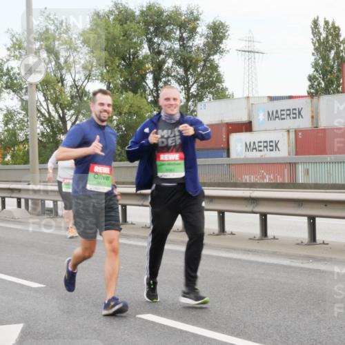 03.10.2025 - Köhlbrandbrückenlauf Matties Gatica Varas http://msf.ph/oto/9173782 03.10.2025 15:30:25 Position 3 30, 8672, 8982 meine-sportfotos.de