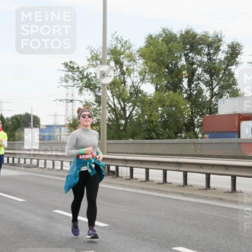 03.10.2025 - Köhlbrandbrückenlauf Matties Gatica Varas http://msf.ph/oto/9173802 03.10.2025 15:30:40 Position 3 200 meine-sportfotos.de