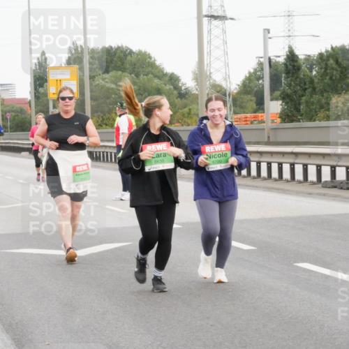 03.10.2025 - Köhlbrandbrückenlauf Matties Gatica Varas http://msf.ph/oto/9173823 03.10.2025 15:31:09 Position 3 8361, 8630, 8720 meine-sportfotos.de