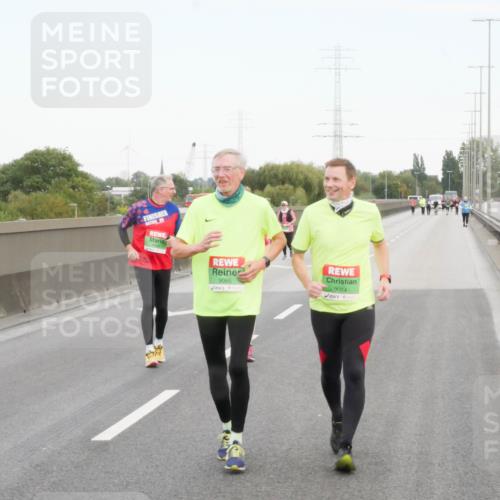 03.10.2025 - Köhlbrandbrückenlauf Matties Gatica Varas http://msf.ph/oto/9173836 03.10.2025 15:31:32 Position 3 9085, 9084 meine-sportfotos.de