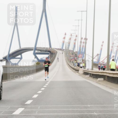 03.10.2025 - Köhlbrandbrückenlauf Matties Gatica Varas http://msf.ph/oto/9173862 03.10.2025 15:32:23 Position 3  meine-sportfotos.de