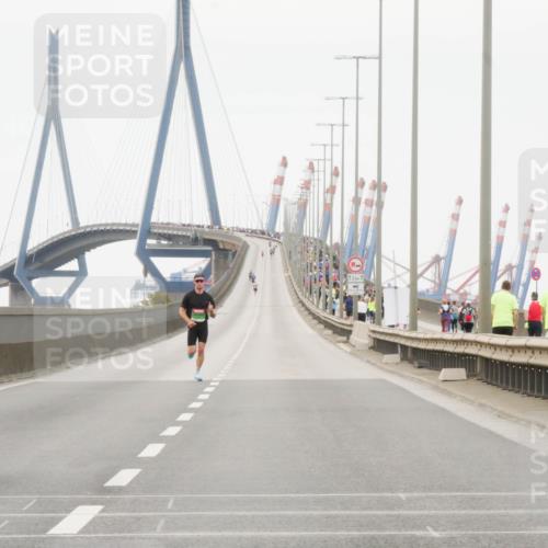 03.10.2025 - Köhlbrandbrückenlauf Matties Gatica Varas http://msf.ph/oto/9173863 03.10.2025 15:32:23 Position 3 12, 12, 1 meine-sportfotos.de