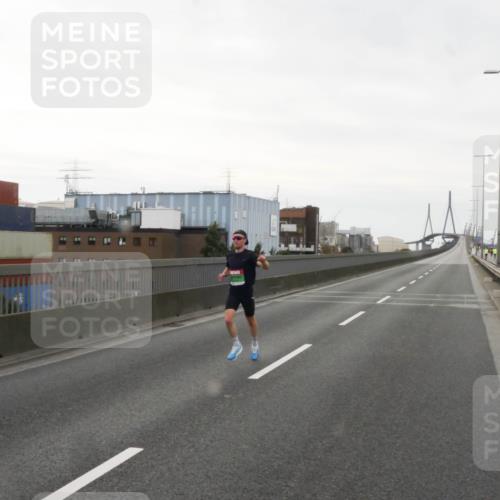 03.10.2025 - Köhlbrandbrückenlauf Matties Gatica Varas http://msf.ph/oto/9173876 03.10.2025 15:32:37 Position 3  meine-sportfotos.de