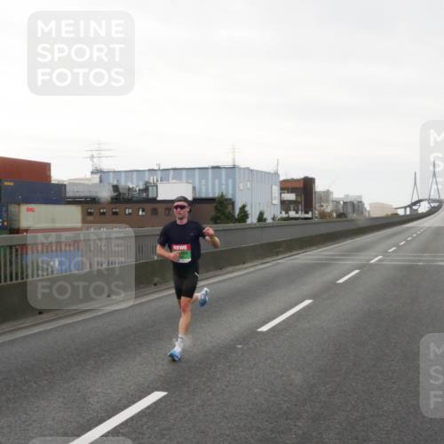 03.10.2025 - Köhlbrandbrückenlauf Matties Gatica Varas http://msf.ph/oto/9173877 03.10.2025 15:32:37 Position 3  meine-sportfotos.de