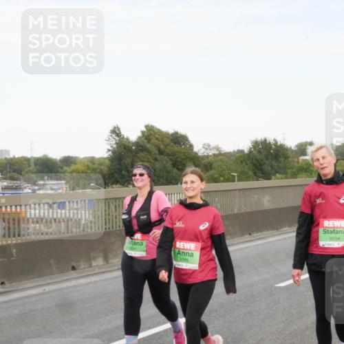 03.10.2025 - Köhlbrandbrückenlauf Matties Gatica Varas http://msf.ph/oto/9173896 03.10.2025 15:33:13 Position 3 8893, 8894 meine-sportfotos.de