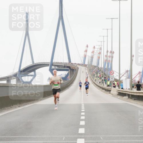 03.10.2025 - Köhlbrandbrückenlauf Matties Gatica Varas http://msf.ph/oto/9173900 03.10.2025 15:33:46 Position 3 12 meine-sportfotos.de