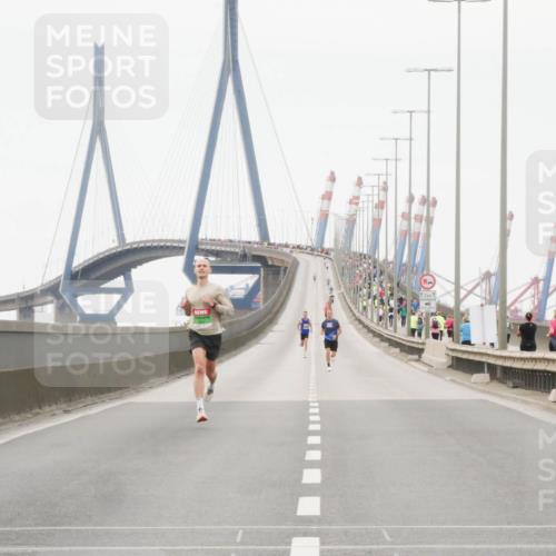 03.10.2025 - Köhlbrandbrückenlauf Matties Gatica Varas http://msf.ph/oto/9173901 03.10.2025 15:33:46 Position 3 12 meine-sportfotos.de