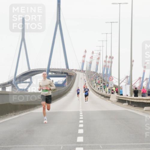 03.10.2025 - Köhlbrandbrückenlauf Matties Gatica Varas http://msf.ph/oto/9173904 03.10.2025 15:33:48 Position 3 12 meine-sportfotos.de