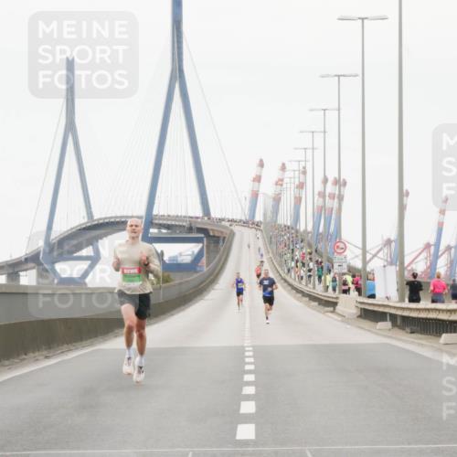 03.10.2025 - Köhlbrandbrückenlauf Matties Gatica Varas http://msf.ph/oto/9173905 03.10.2025 15:33:48 Position 3 12, 1 meine-sportfotos.de