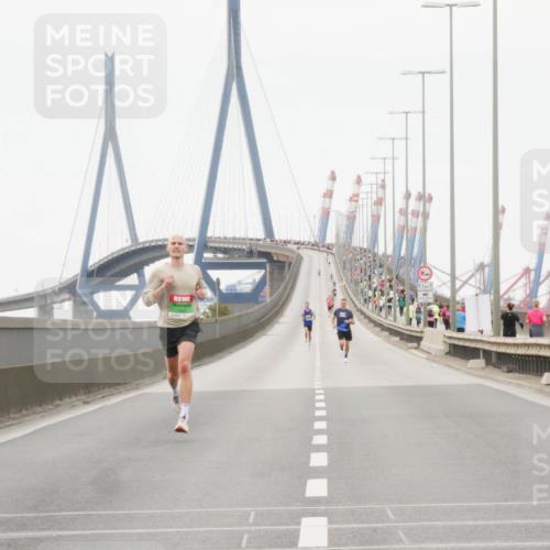 03.10.2025 - Köhlbrandbrückenlauf Matties Gatica Varas http://msf.ph/oto/9173906 03.10.2025 15:33:49 Position 3 12, 1 meine-sportfotos.de