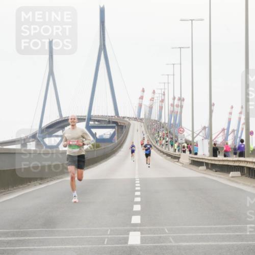 03.10.2025 - Köhlbrandbrückenlauf Matties Gatica Varas http://msf.ph/oto/9173907 03.10.2025 15:33:49 Position 3  meine-sportfotos.de