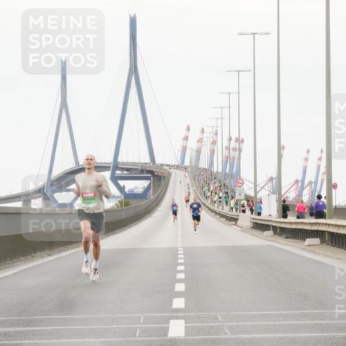 03.10.2025 - Köhlbrandbrückenlauf Matties Gatica Varas http://msf.ph/oto/9173908 03.10.2025 15:33:50 Position 3  meine-sportfotos.de