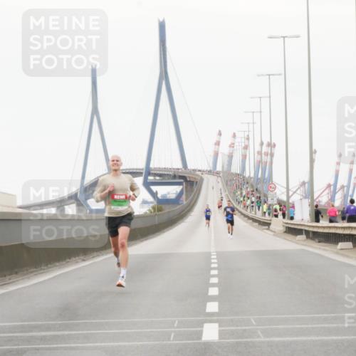 03.10.2025 - Köhlbrandbrückenlauf Matties Gatica Varas http://msf.ph/oto/9173909 03.10.2025 15:33:50 Position 3  meine-sportfotos.de