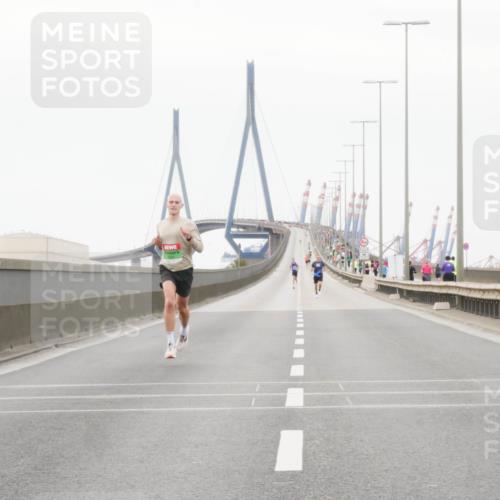 03.10.2025 - Köhlbrandbrückenlauf Matties Gatica Varas http://msf.ph/oto/9173911 03.10.2025 15:33:51 Position 3  meine-sportfotos.de