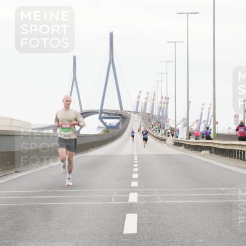 03.10.2025 - Köhlbrandbrückenlauf Matties Gatica Varas http://msf.ph/oto/9173912 03.10.2025 15:33:51 Position 3  meine-sportfotos.de