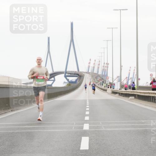 03.10.2025 - Köhlbrandbrückenlauf Matties Gatica Varas http://msf.ph/oto/9173913 03.10.2025 15:33:52 Position 3  meine-sportfotos.de