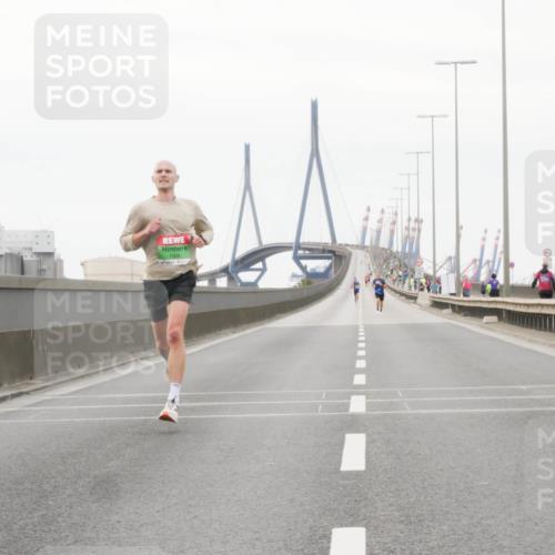 03.10.2025 - Köhlbrandbrückenlauf Matties Gatica Varas http://msf.ph/oto/9173916 03.10.2025 15:33:53 Position 3 7004 meine-sportfotos.de