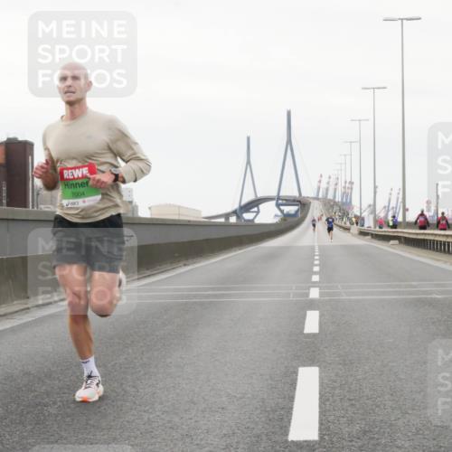 03.10.2025 - Köhlbrandbrückenlauf Matties Gatica Varas http://msf.ph/oto/9173917 03.10.2025 15:33:55 Position 3 7004 meine-sportfotos.de