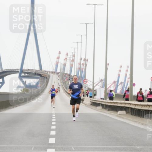 03.10.2025 - Köhlbrandbrückenlauf Matties Gatica Varas http://msf.ph/oto/9173919 03.10.2025 15:34:04 Position 3  meine-sportfotos.de
