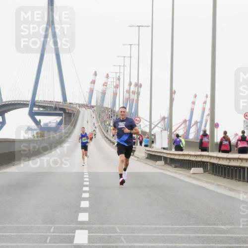 03.10.2025 - Köhlbrandbrückenlauf Matties Gatica Varas http://msf.ph/oto/9173920 03.10.2025 15:34:04 Position 3 2425, 12, 1 meine-sportfotos.de