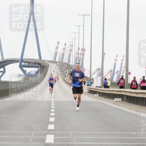 03.10.2025 - Köhlbrandbrückenlauf Matties Gatica Varas http://msf.ph/oto/9173921 03.10.2025 15:34:05 Position 3 12, 1 meine-sportfotos.de