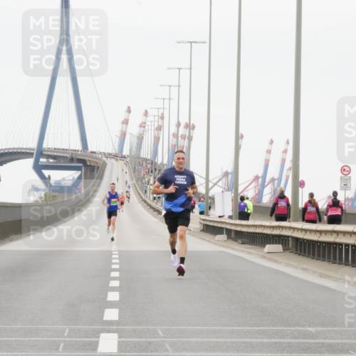 03.10.2025 - Köhlbrandbrückenlauf Matties Gatica Varas http://msf.ph/oto/9173922 03.10.2025 15:34:05 Position 3  meine-sportfotos.de