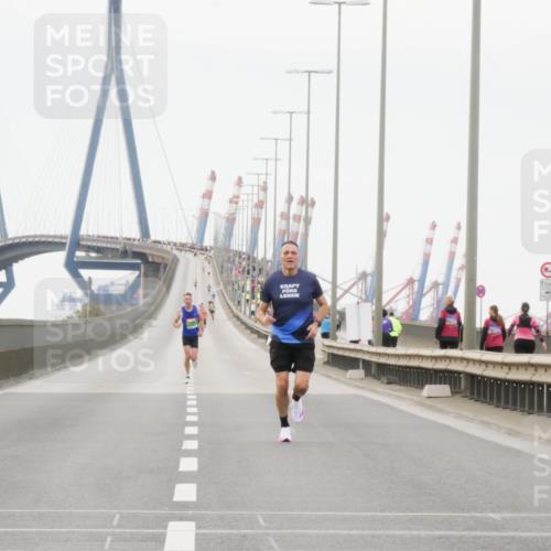 03.10.2025 - Köhlbrandbrückenlauf Matties Gatica Varas http://msf.ph/oto/9173923 03.10.2025 15:34:06 Position 3 12, 1 meine-sportfotos.de