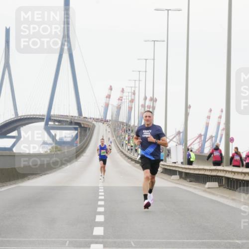 03.10.2025 - Köhlbrandbrückenlauf Matties Gatica Varas http://msf.ph/oto/9173924 03.10.2025 15:34:06 Position 3  meine-sportfotos.de