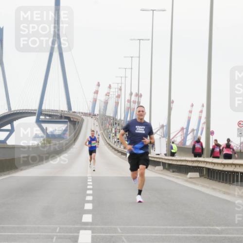 03.10.2025 - Köhlbrandbrückenlauf Matties Gatica Varas http://msf.ph/oto/9173925 03.10.2025 15:34:07 Position 3 12, 1 meine-sportfotos.de