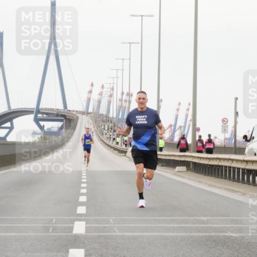 03.10.2025 - Köhlbrandbrückenlauf Matties Gatica Varas http://msf.ph/oto/9173927 03.10.2025 15:34:08 Position 3 12, 1, 319 meine-sportfotos.de