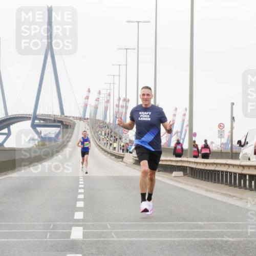 03.10.2025 - Köhlbrandbrückenlauf Matties Gatica Varas http://msf.ph/oto/9173928 03.10.2025 15:34:09 Position 3 12, 1, 12, 1, 3195 meine-sportfotos.de