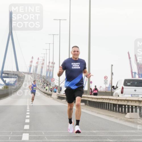 03.10.2025 - Köhlbrandbrückenlauf Matties Gatica Varas http://msf.ph/oto/9173930 03.10.2025 15:34:10 Position 3  meine-sportfotos.de