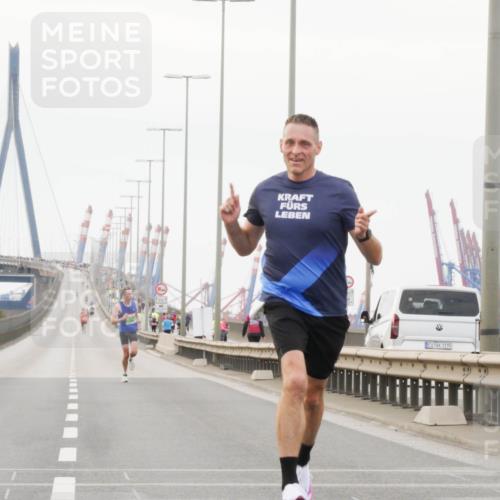 03.10.2025 - Köhlbrandbrückenlauf Matties Gatica Varas http://msf.ph/oto/9173932 03.10.2025 15:34:11 Position 3 12, 3195 meine-sportfotos.de
